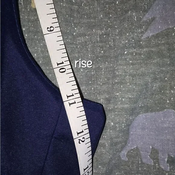 Womans Adidas capris(CAP11)  - Picture 9 of 10